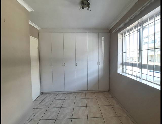 2 BEDROOM APARTMENT FOR SALE IN UITZICHT